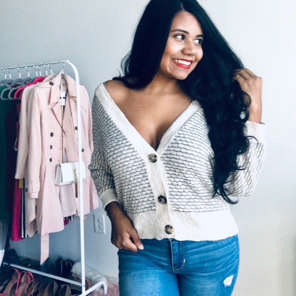 American Eagle Outfitters Sweaters - 2/$25  AMERICAN EAGLES - COZY LOOSE SWEATER 87